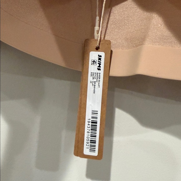 Skims Sheer Sculpt Bandeau with straps - NWT.  4 x - Picture 7 of 9